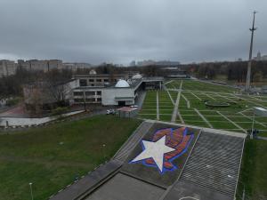 Дворец пионеров в Москве. Общий вид на стадион и Площади парадов