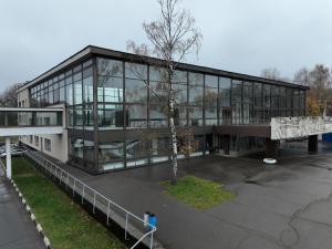 Большой концертный зал. Рельеф над входом