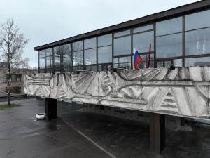 Большой концертный зал. Рельеф над входом